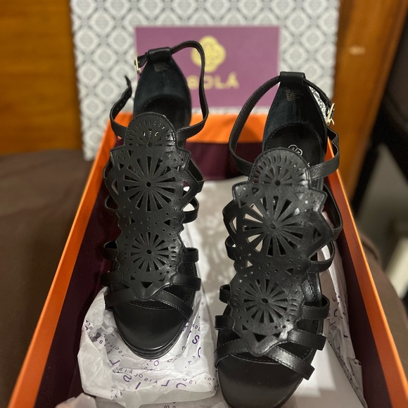 BLACK STRAP PUMP 🖤 - Picture 3 of 5